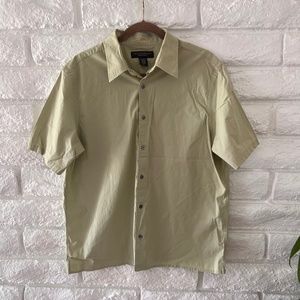Banana Republic Mens X- Large Button up short sleeve Light Green Cotton Shirt